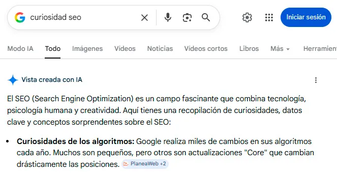 Captura de un AI Overview de Google para la búsqueda "curiosidad seo" donde PlaneaWeb aparece como fuente citada