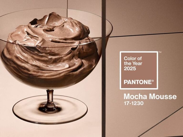 PANTONE 17-1230 Mocha Mousse